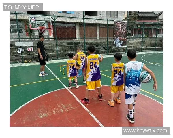 科比在中国举办篮球训练营，培养当地年轻球员